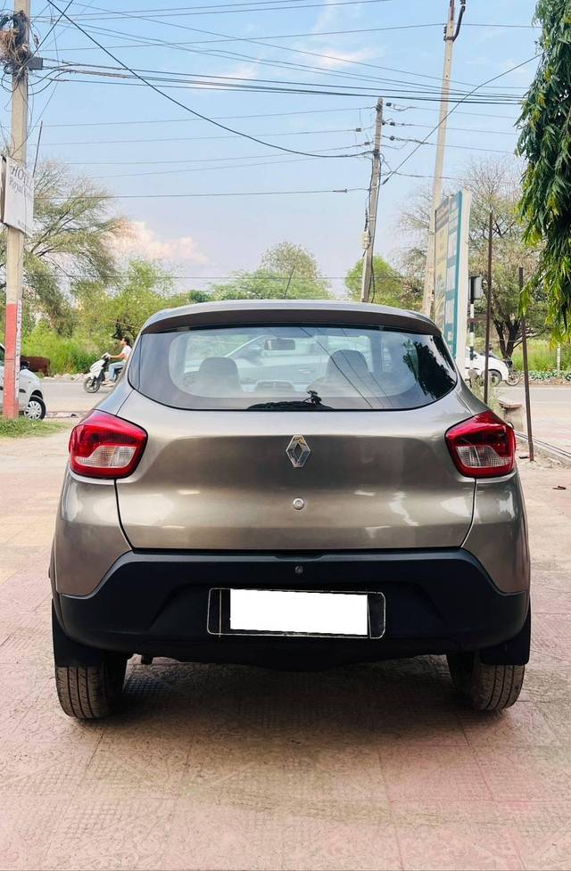 https://images10.gaadi.com/usedcar_image/4573350/original/processed_9fa1239e08238a4082a4d735f9c4a4b1.jpg?imwidth=6401