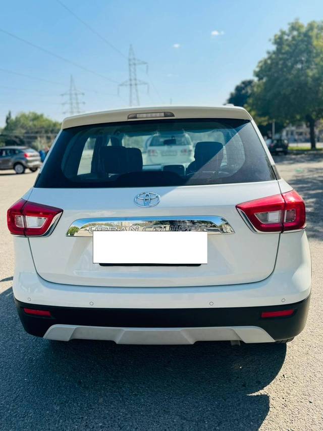 https://images10.gaadi.com/usedcar_image/4573352/original/processed_5a57110bcc4200154db42d37648c67e5.jpg?imwidth=6402