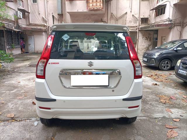 https://images10.gaadi.com/usedcar_image/4573354/original/processed_237fa361625122e699c4122f0d85f2b7.jpg?imwidth=6402