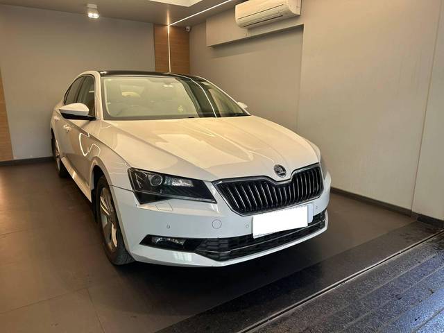 https://images10.gaadi.com/usedcar_image/4573355/original/processed_92f67fd7611ab88960c156080ceb6e48.jpeg?imwidth=6401