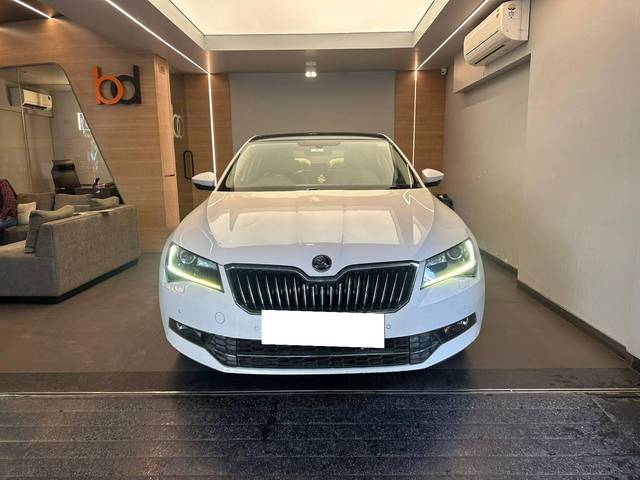 https://images10.gaadi.com/usedcar_image/4573355/original/processed_abf04477ac6d0c9e7f66b7dfc31ee185.jpeg?imwidth=6400