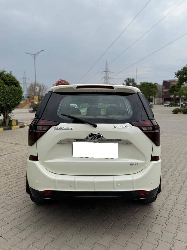 https://images10.gaadi.com/usedcar_image/4573367/original/processed_0c89fdf30a0edfbb24d73fe251a89742.jpg?imwidth=6402