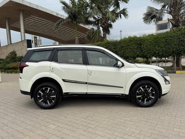 https://images10.gaadi.com/usedcar_image/4573367/original/processed_60cdc5d2df658e2234f0750890dfcccf.jpg?imwidth=6401
