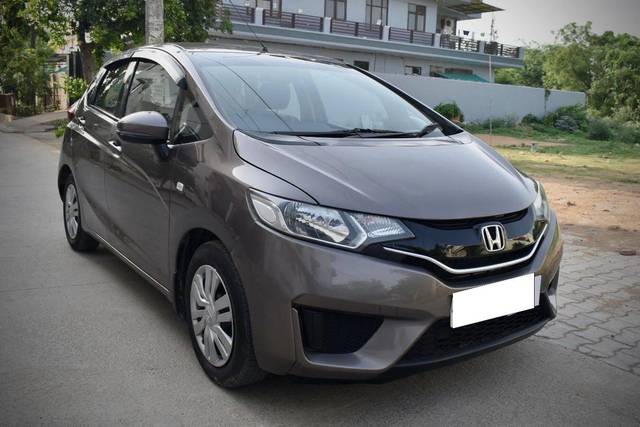 https://images10.gaadi.com/usedcar_image/4573368/original/processed_cc206da8e2553afbbc03ef9e4d80df19.jpg?imwidth=6400