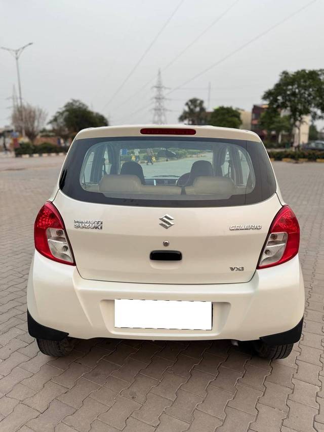 https://images10.gaadi.com/usedcar_image/4573373/original/processed_fc54cefc09cc8345f073731d604f5185.jpg?imwidth=6402