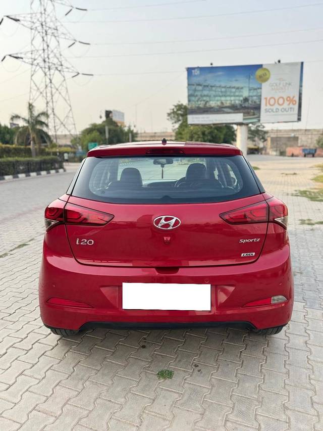 https://images10.gaadi.com/usedcar_image/4573376/original/processed_16fe9f1617d7205255c88a4e81508523.jpg?imwidth=6402
