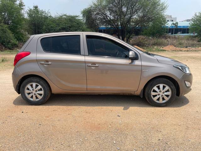 https://images10.gaadi.com/usedcar_image/4573385/original/processed_568207265e1327e3f6e066b211041c84.jpg?imwidth=6401