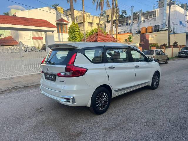 https://images10.gaadi.com/usedcar_image/4573391/original/processed_ecfd201eb33ac32cb8999b1594e21463.jpg?imwidth=6401