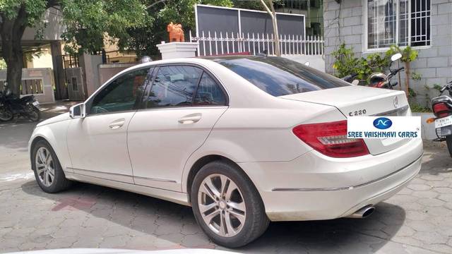 https://images10.gaadi.com/usedcar_image/4573413/original/processed_f5d1f0f09423de4444cd5ea623f89abd.jpg?imwidth=6402