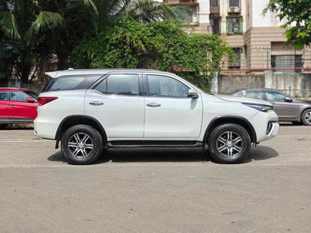 https://images10.gaadi.com/usedcar_image/4573418/original/b1661283fa44e399c464aa8f23999760.jpg?imwidth=6401