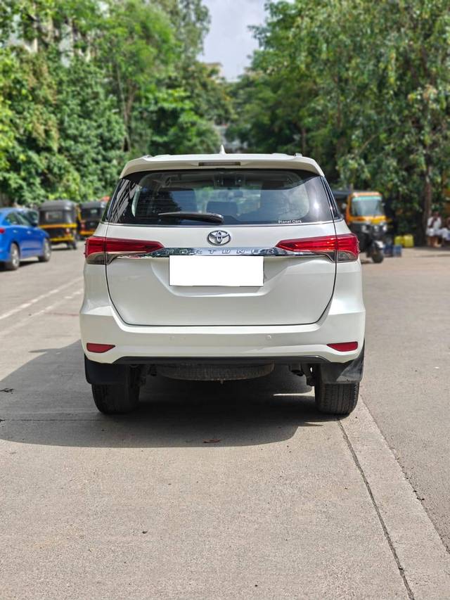 https://images10.gaadi.com/usedcar_image/4573418/original/processed_bc054998009f5fca38849e252fc4346c.jpg?imwidth=6402