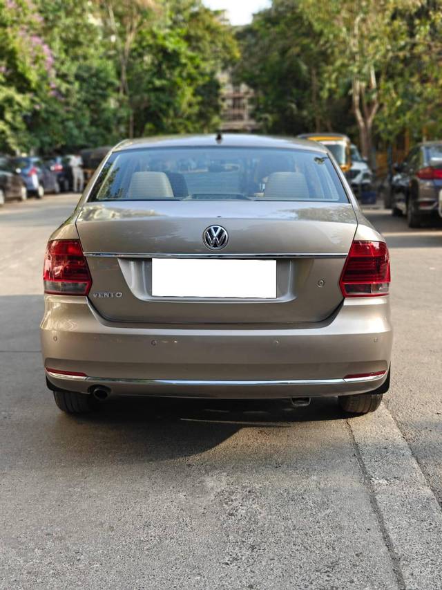 https://images10.gaadi.com/usedcar_image/4573419/original/processed_275d35f854c0963c472e3a87178cae18.jpg?imwidth=6402