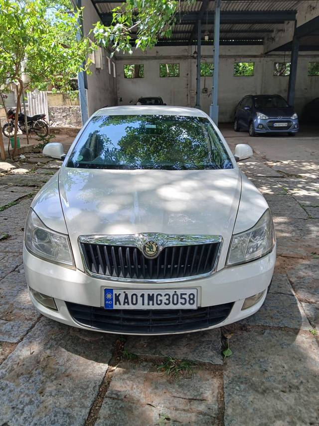 https://images10.gaadi.com/usedcar_image/4573425/original/processed_0f99df9c-fbf0-4e6d-85a8-3899e69680a9.jpg?imwidth=6400