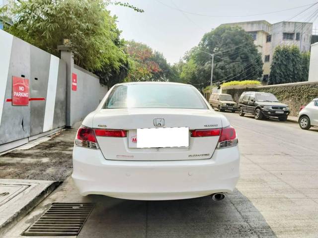 https://images10.gaadi.com/usedcar_image/4573427/original/processed_bfc68010ab88de4fbb8640b9c989d04c.jpeg?imwidth=6402