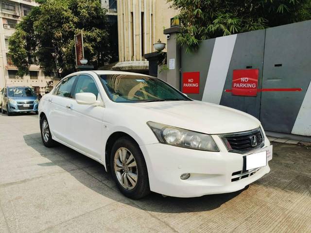 https://images10.gaadi.com/usedcar_image/4573427/original/processed_e4da9eff148901a7214eba4cf10a486a.jpeg?imwidth=6400
