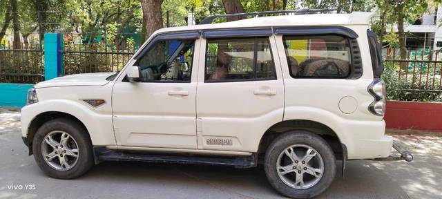 https://images10.gaadi.com/usedcar_image/4573433/original/processed_8befd98f9e03e0e1a62e0e8fd23302fa.jpg?imwidth=6402