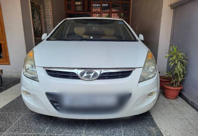 https://images10.gaadi.com/usedcar_image/4573437/original/149fb3f6-30da-4ff1-a778-772bf42c8b7d.?imwidth=6400