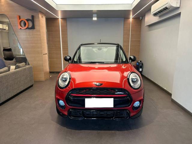 https://images10.gaadi.com/usedcar_image/4573439/original/processed_8a5a1068cf3d0b763452ecec47c7131a.jpeg?imwidth=6400