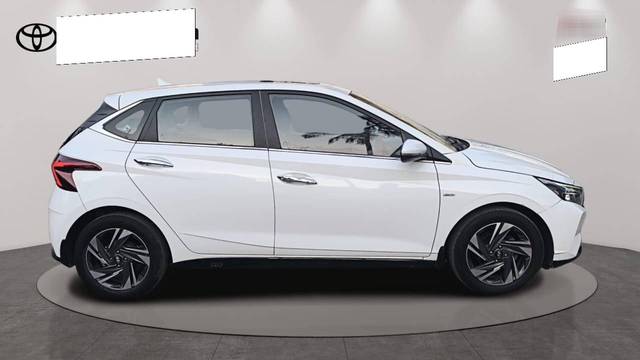 https://images10.gaadi.com/usedcar_image/4573441/original/processed_0d557f217afd8a3d1e161c779219be65.jpg?imwidth=6401