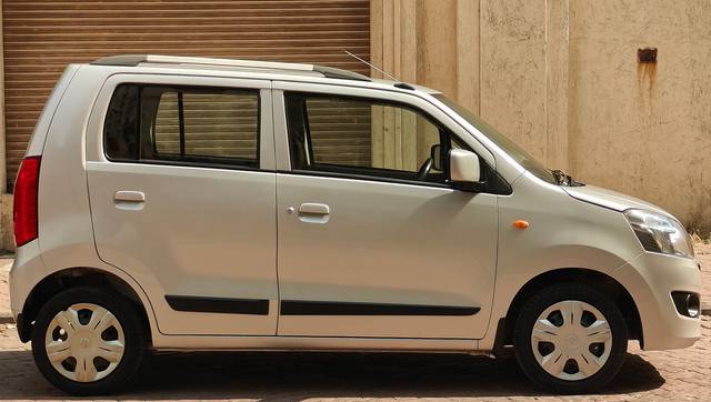 https://images10.gaadi.com/usedcar_image/4573444/original/2227404ea4f2e801dc6caafd36e6f7cb.jpg?imwidth=6401