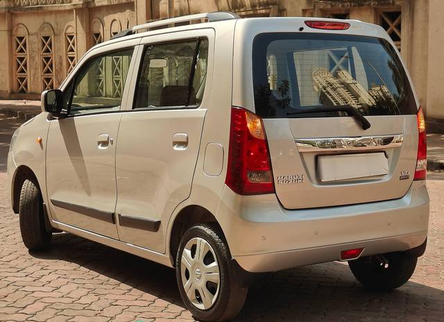 https://images10.gaadi.com/usedcar_image/4573444/original/processed_06676e1315b5e83068a50ab42ad0e17f.jpg?imwidth=6402