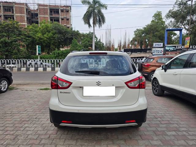 https://images10.gaadi.com/usedcar_image/4573457/original/processed_d373e6d934eb3759010d2733b4c66841.jpg?imwidth=6401