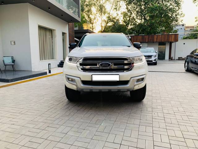 https://images10.gaadi.com/usedcar_image/4573481/original/processed_360cebca26ca7e9d9f6184a6fc1927c6.jpeg?imwidth=6402
