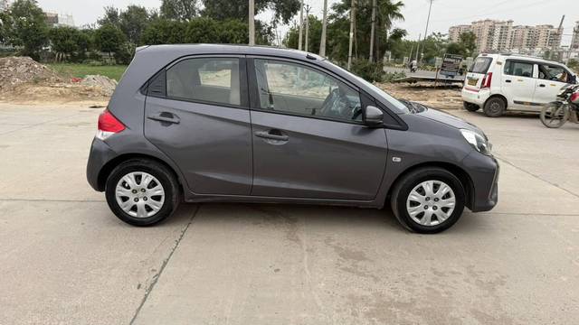 https://images10.gaadi.com/usedcar_image/4573506/original/processed_caa44bab377af21c6ae7f3431ee532f7.jpg?imwidth=6401
