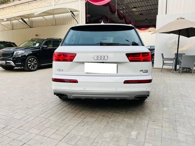 https://images10.gaadi.com/usedcar_image/4573508/original/processed_8bbfd61e5bee3bf4f8092da382241e7f.jpeg?imwidth=6401