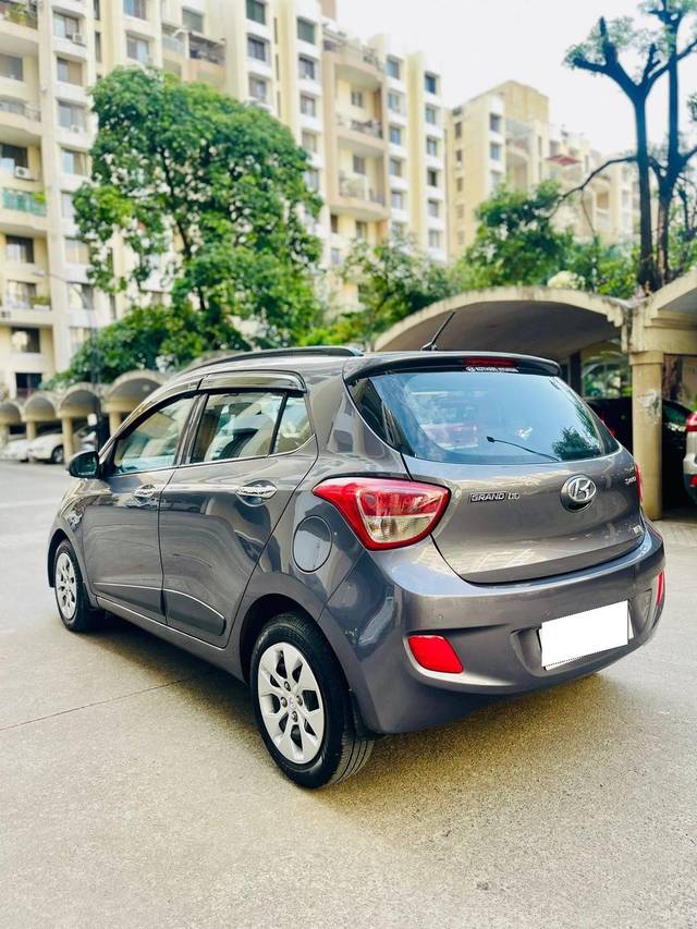 https://images10.gaadi.com/usedcar_image/4573509/original/processed_328f85d8235f8ab5c7f38fc33129db8b.jpg?imwidth=6402