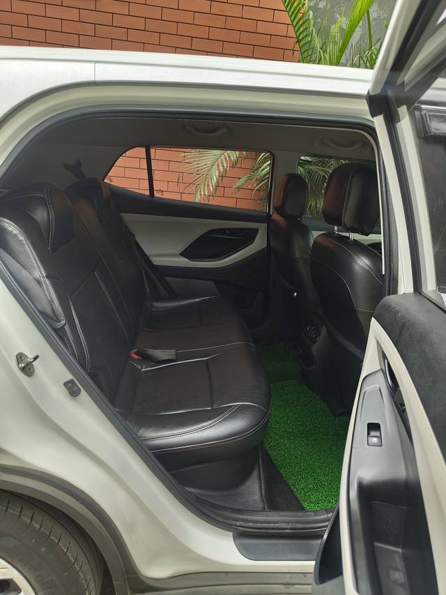 https://images10.gaadi.com/usedcar_image/4573517/original/56ca6648c9479242012f560a2eb3c935.jpeg?imwidth=6402