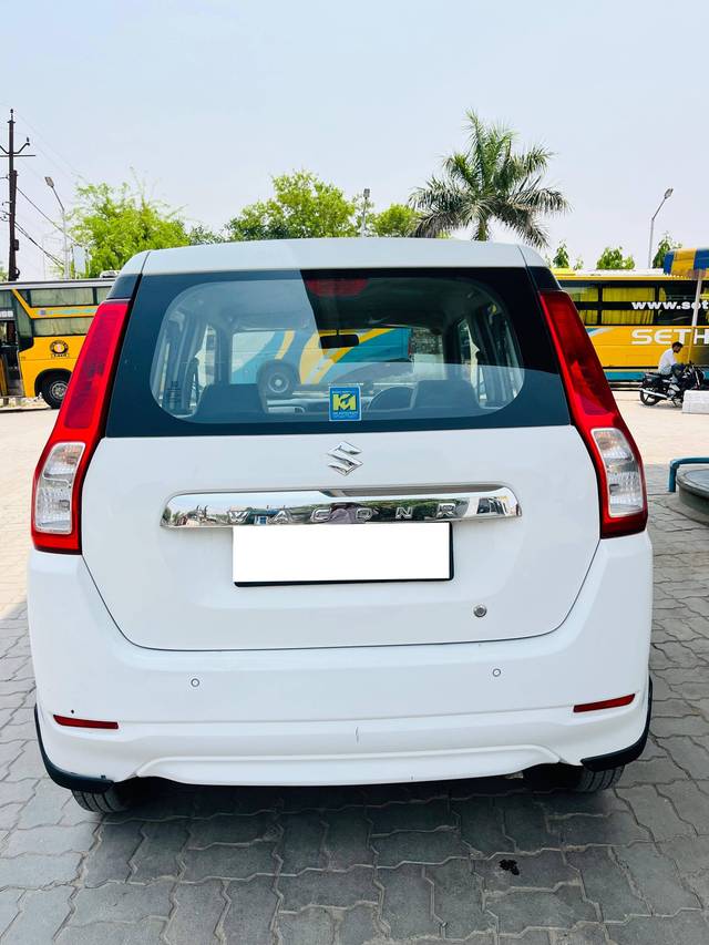 https://images10.gaadi.com/usedcar_image/4573531/original/processed_1a5ce7c75b51c405d799250acda82d8a.jpg?imwidth=6401