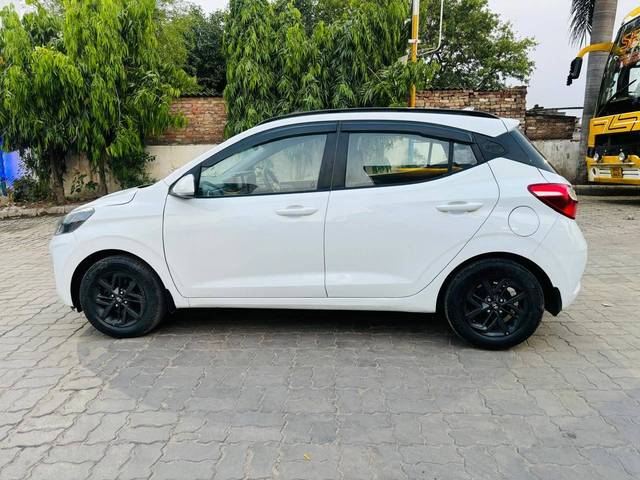 https://images10.gaadi.com/usedcar_image/4573536/original/processed_b401a8c8ec4b706d4ad6c71dcb62ccd1.jpg?imwidth=6402