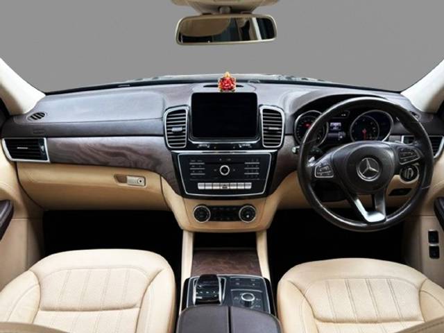 https://images10.gaadi.com/usedcar_image/4573539/original/658e979143ee098e40f623a89759ec2e.jpg?imwidth=6402