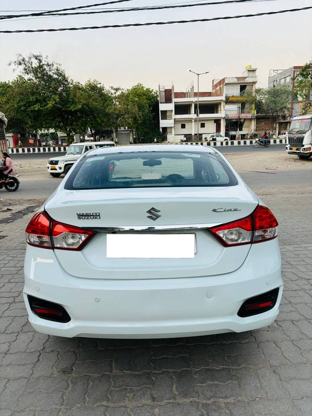 https://images10.gaadi.com/usedcar_image/4573540/original/processed_d60102cae7e5d6e84da4d99cab3d7b1b.jpg?imwidth=6401