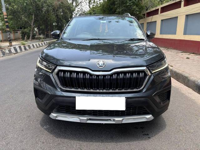 https://images10.gaadi.com/usedcar_image/4573541/original/processed_ff10b5a47bf62f1701973d467170dd4a.jpg?imwidth=6400