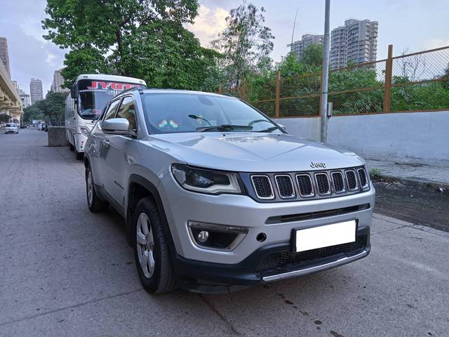 https://images10.gaadi.com/usedcar_image/4573543/original/processed_76c5a259bfb4437b8314d7bbca948078.jpg?imwidth=6400