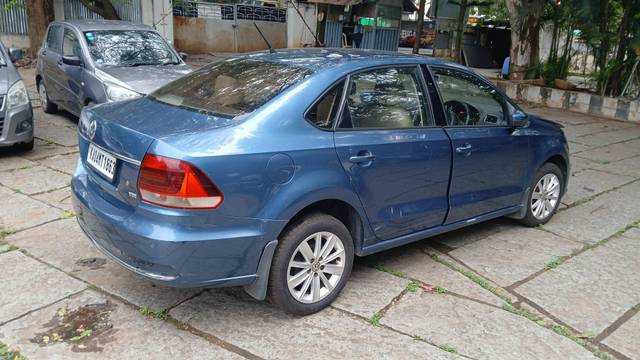 https://images10.gaadi.com/usedcar_image/4573545/original/processed_9eb23a33-46cd-40dd-8a3a-bee424e31962.jpg?imwidth=6401
