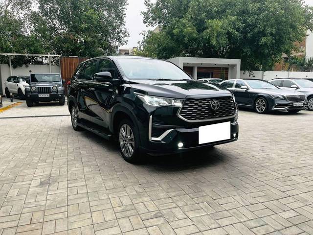 https://images10.gaadi.com/usedcar_image/4573553/original/processed_64b3f2a723586aa983a958e032bccc09.jpeg?imwidth=6400