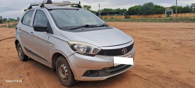 https://images10.gaadi.com/usedcar_image/4573554/original/processed_ca2d87a2905aea00d6d631e843b7a89a.jpg?imwidth=6400