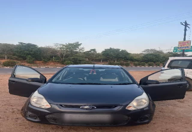 https://images10.gaadi.com/usedcar_image/4573561/original/1a3db87a-7542-4a63-b228-6c6dda6917bd.?imwidth=6400