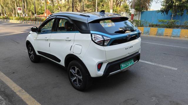 https://images10.gaadi.com/usedcar_image/4573562/original/processed_0fe40d49a5168eb1beb59b93fc6cc658.jpg?imwidth=6402