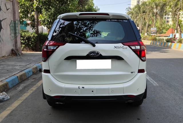 https://images10.gaadi.com/usedcar_image/4573567/original/processed_131f639712eca558f3c8a2ed7e354d90.jpg?imwidth=6401