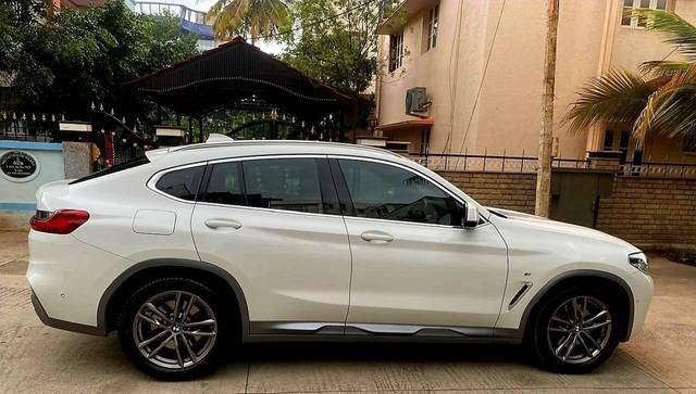 https://images10.gaadi.com/usedcar_image/4573574/original/processed_d97ce5c937e677b90964ed9730e8d657.jpg?imwidth=6401