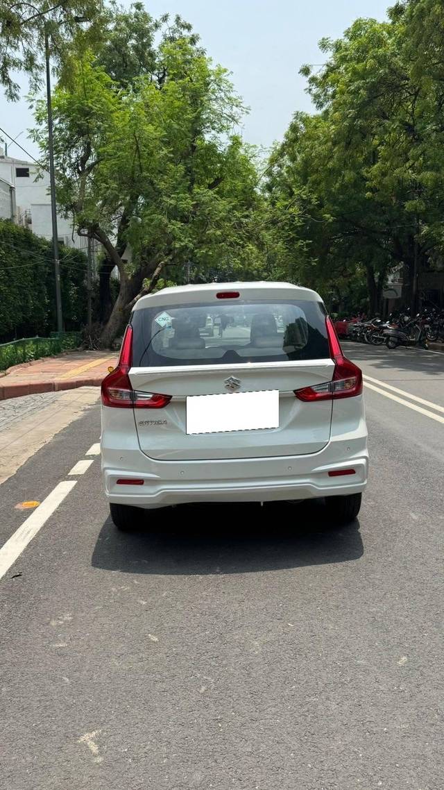 https://images10.gaadi.com/usedcar_image/4573578/original/processed_b650507f-5ea4-4e4e-9114-ce23772175a6.jpg?imwidth=6401
