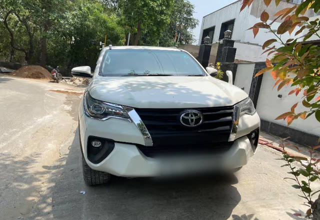 https://images10.gaadi.com/usedcar_image/4573611/original/c2fa943b-04e1-4eed-aa19-68c90770927c.?imwidth=6400