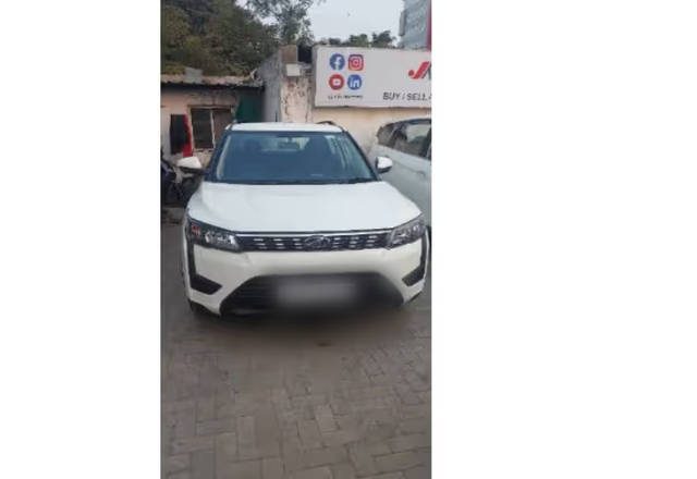 https://images10.gaadi.com/usedcar_image/4573616/original/470d6b23-28df-4447-a7e2-1cf0e4d332dc.?imwidth=6401