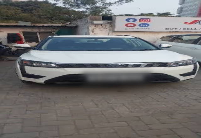 https://images10.gaadi.com/usedcar_image/4573616/original/e0e2e025-55d0-4b43-853c-97bc41e54e99.?imwidth=6400