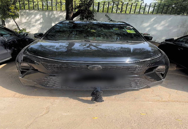 https://images10.gaadi.com/usedcar_image/4573626/original/102b599f-fb77-41cb-92c7-45792ab997a1.?imwidth=6400