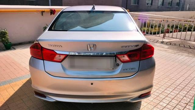 https://images10.gaadi.com/usedcar_image/4573635/original/processed_3352cf56cb4cf4726543a21fcdf0989d.jpg?imwidth=6402